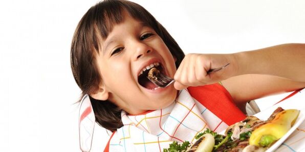 the child eats vegetables in a diet with pancreatitis