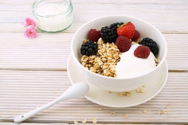 oatmeal with berries for a lazy diet