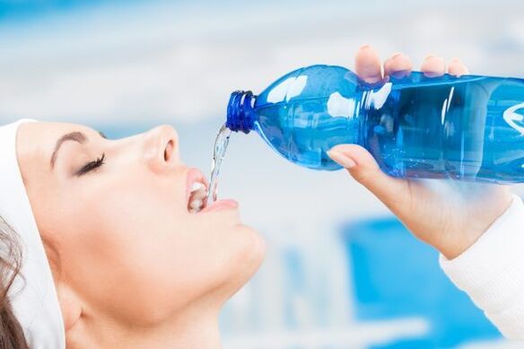 You can get rid of 5 kg of excess weight in a week by drinking a lot of water