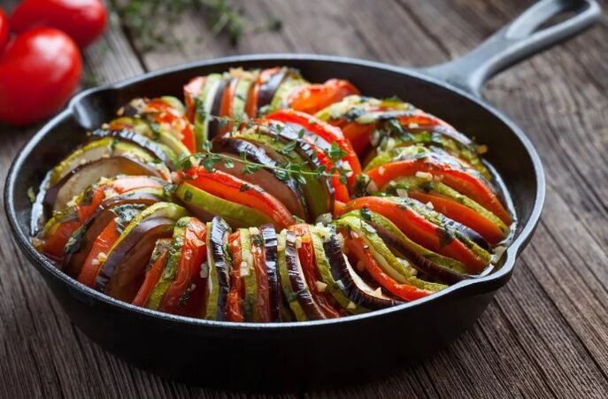 Garrison with tomato and zucchini